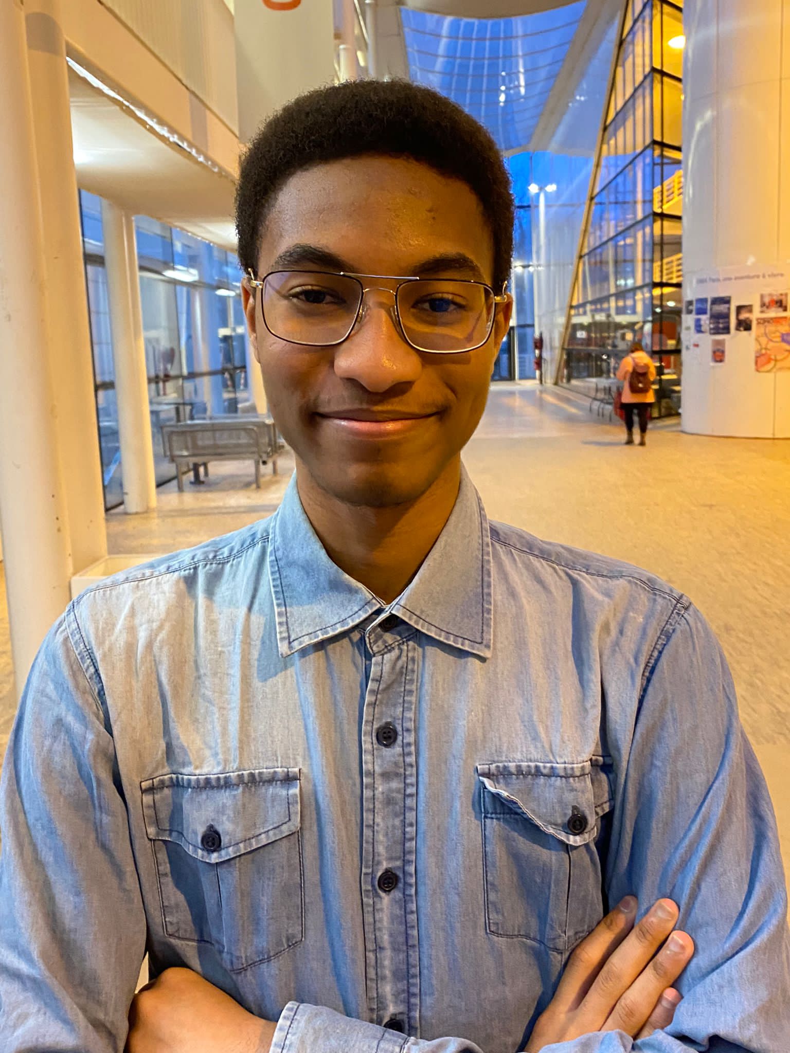 Joseph Wardini dans les couloirs de l’ESIEE PARIS